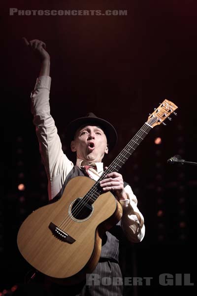 GOTAN PROJECT - 2011-05-10 - PARIS - Place de la Bastille - 